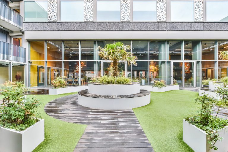 Clients courtyard of the building 2025 02 10 08 15 52 utc