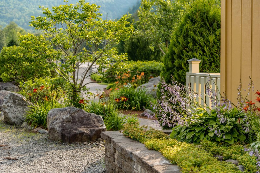 Services stone wall hardscaping and landscaping in yard 2024 10 11 19 06 29 utc
